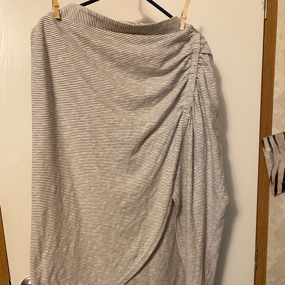 ***SIZE 4X SUSINA WHITE MAXI RUCHED SKIRT.,